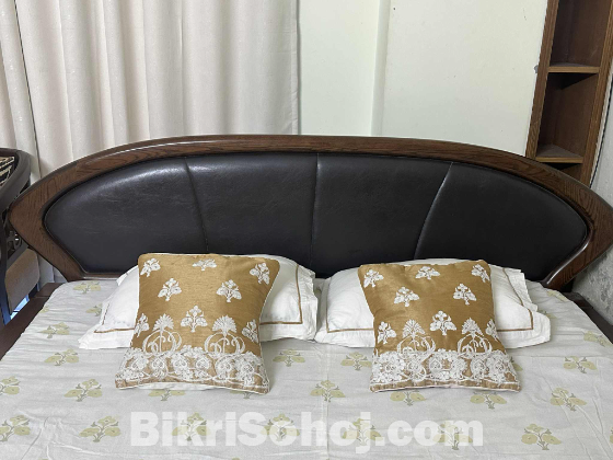 Luxurious leather Bed of 